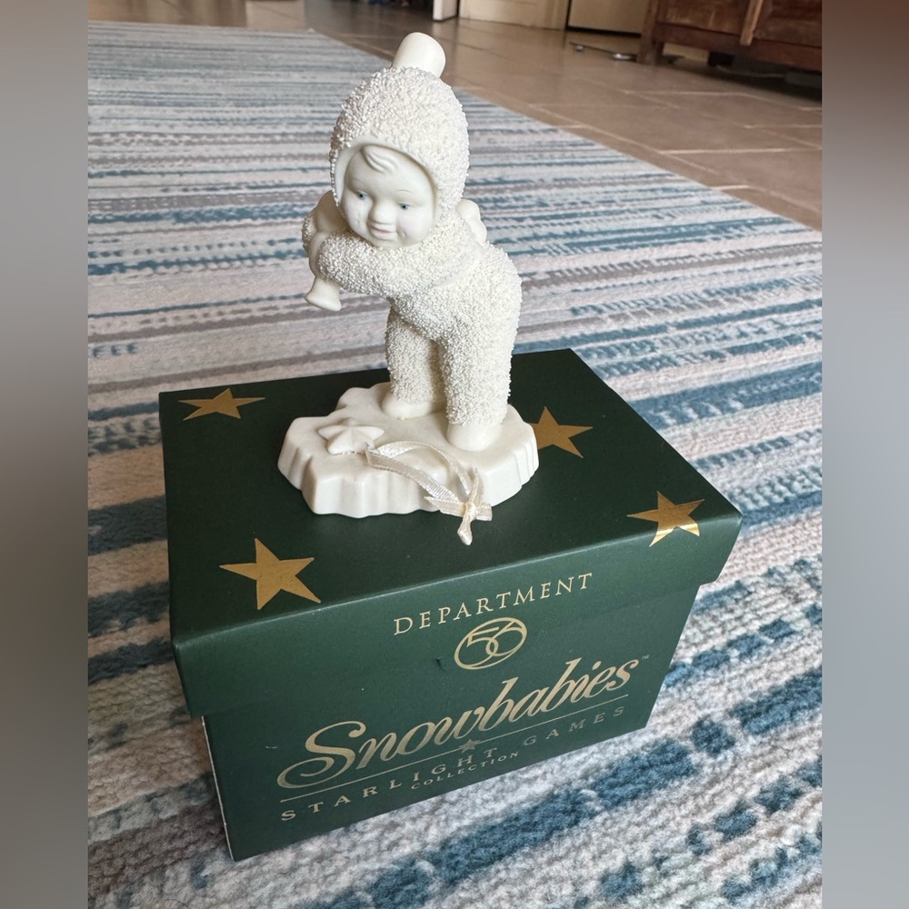 Snowbabies “batter up” Department 56 White Figurine with box